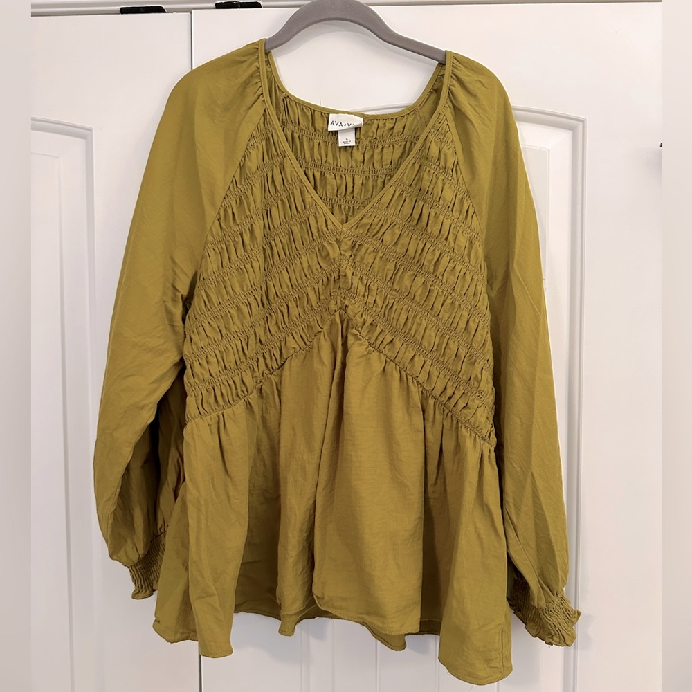 Ava‎ & Viv 0X Chartreuse ruched v neck shirt